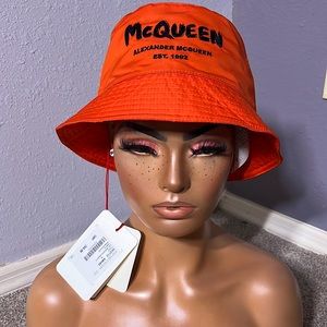 Alexander McQueen Bucket Hat in Orange